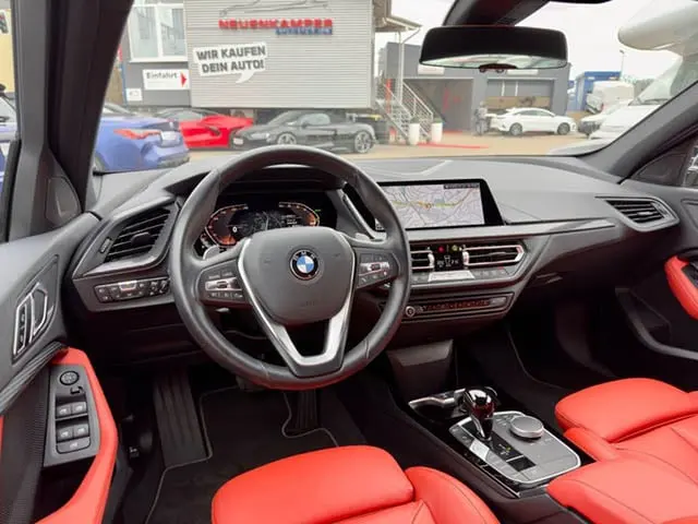 BMW 1 series 2021