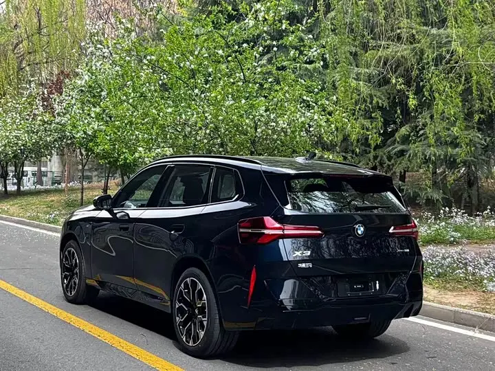 BMW X3 2026 2026款 xDrive30L 领先型 M运动曜夜套装