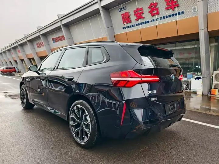 BMW X3 2026 2026款 xDrive30L 领先型 M运动曜夜套装