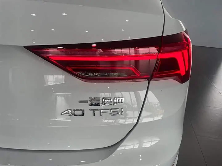 Audi Q3 2025 2025款 45周年典藏版 40TFSI 时尚动感型