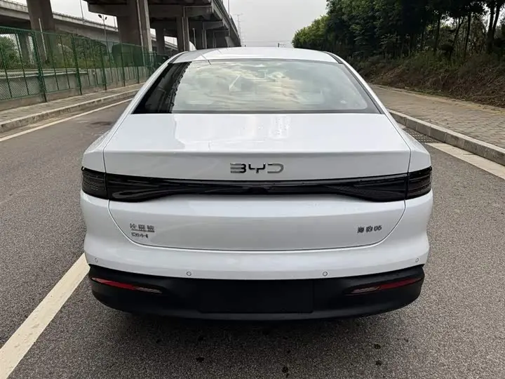 BYD Seal 05 DM-i Hybrid 2026 2026款 DM-i 128KM豪华型