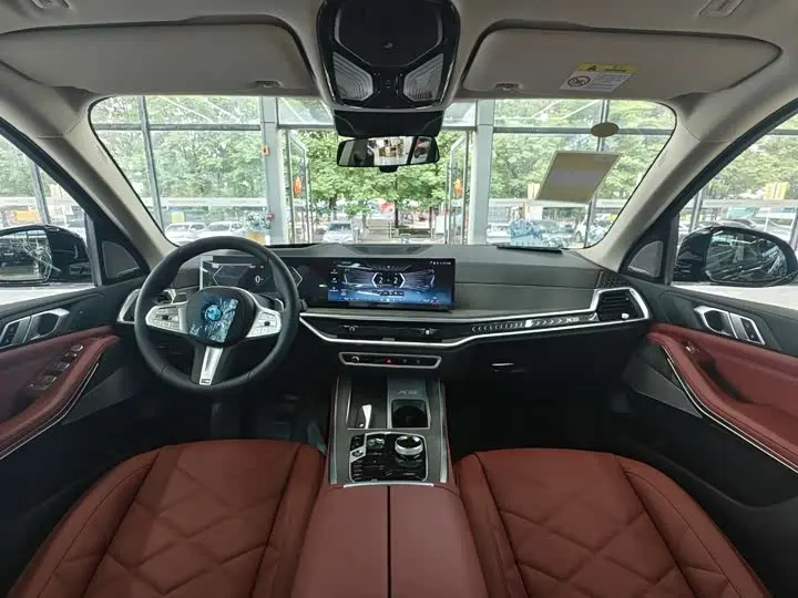 BMW X5 2026 2026款 xDrive 30Li 尊享型M运动曜夜套装