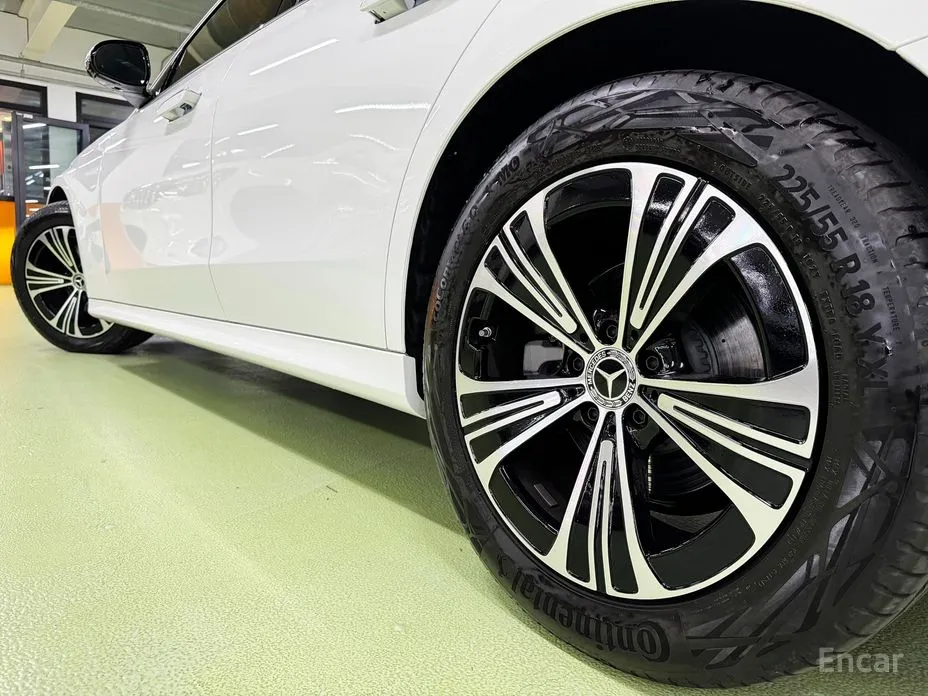 Mercedes-Benz E-Class 2024 E200 Avantgarde