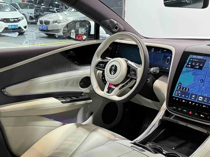 BYD Yangwang U7 2025 2025款 PHEV 五座豪华版