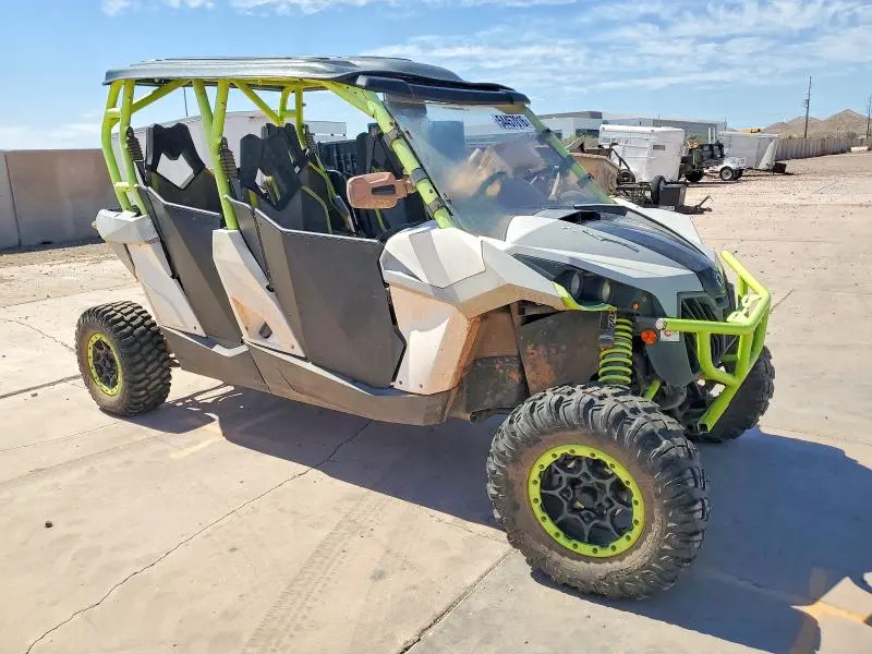 CAN-AM SIDEBYSIDE 2015