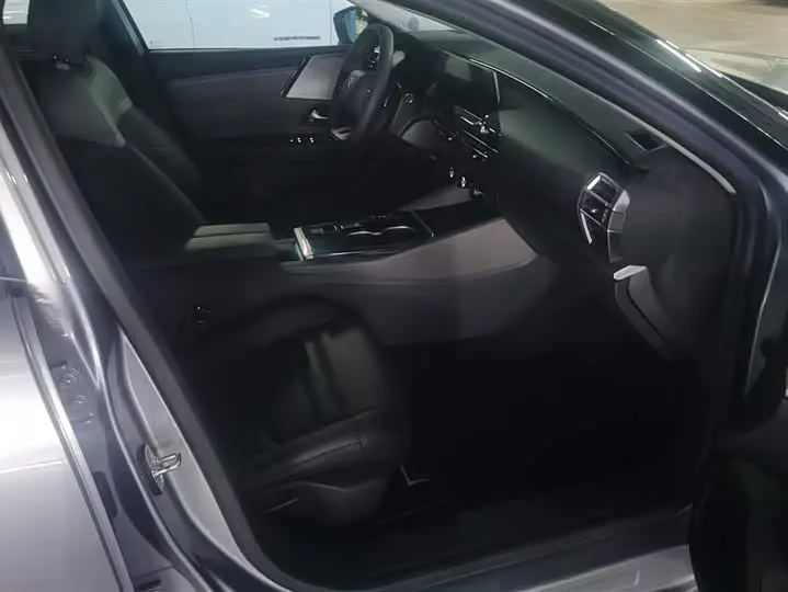 Citroen C5 X 2025 2025款 1.6T 海外版