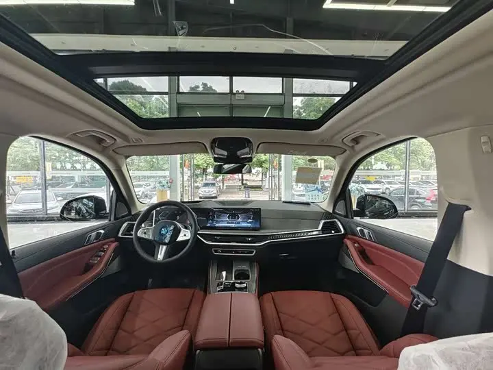 BMW X5 2026 2026款 xDrive 30Li 尊享型M运动曜夜套装