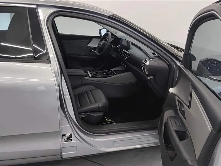 Citroen C5 X 2025 2025款 1.6T 海外版