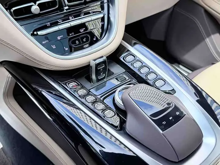 Aston Martin DBX 2023 2023款 3.0T STRAIGHT-SIX