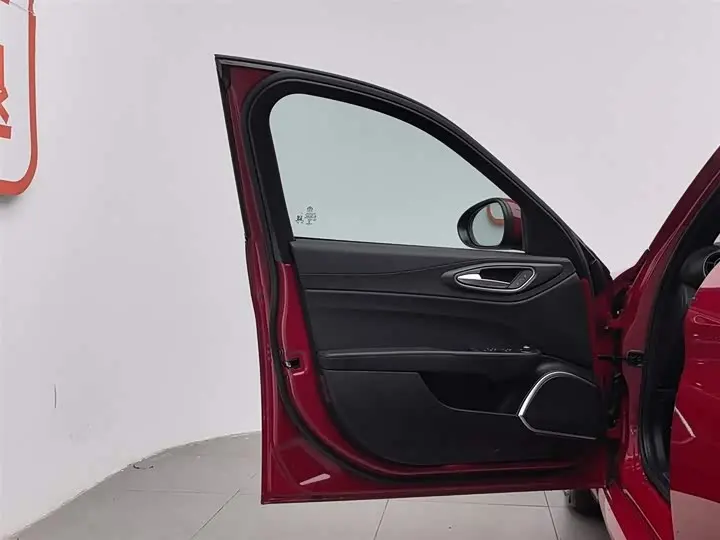 Alfa Romeo Giulia 2022 2022款 2.0T 280HP Ti 驾控版