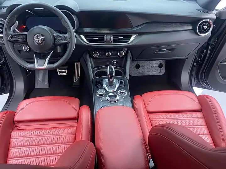 Alfa Romeo Stelvio 2023 2023款 2.0T 280HP Sprint纵擎版