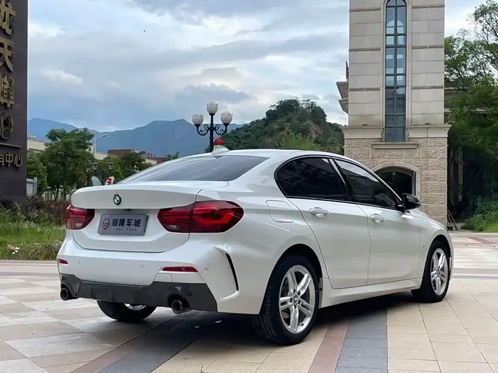 BMW 1 Series 2023 2023款 120i M运动曜夜版