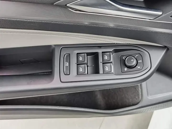 Volkswagen Golf 2026 2026款 300TSI Pro