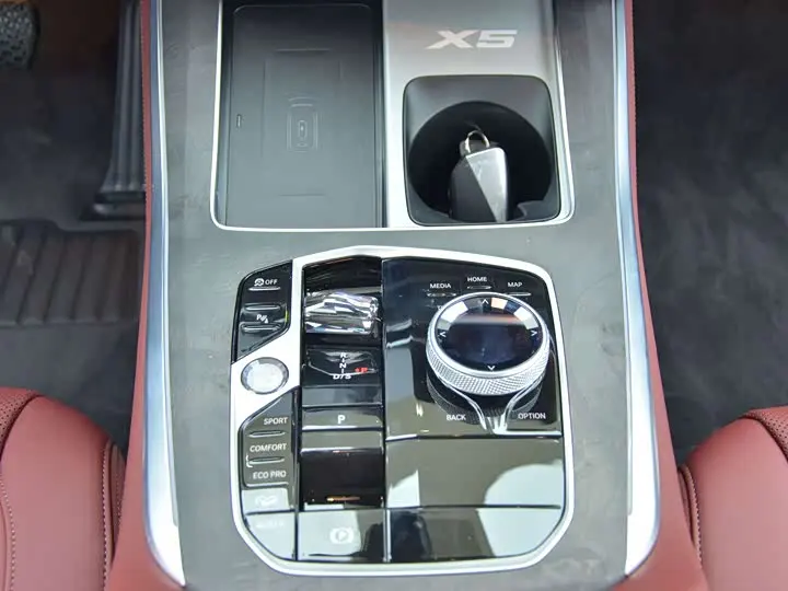 BMW X5 2026 2026款 改款 xDrive 30Li 尊享型M运动曜夜套装
