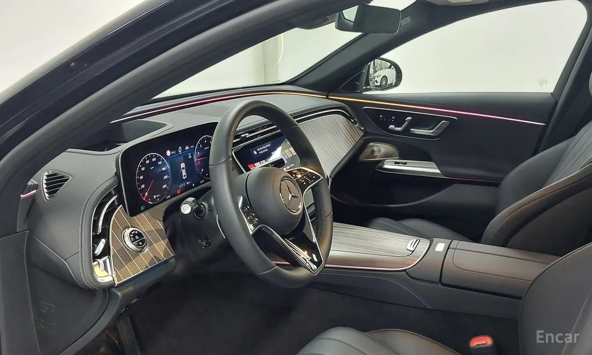 Mercedes-Benz E-Class 2024 E300 4MATIC Exclusive