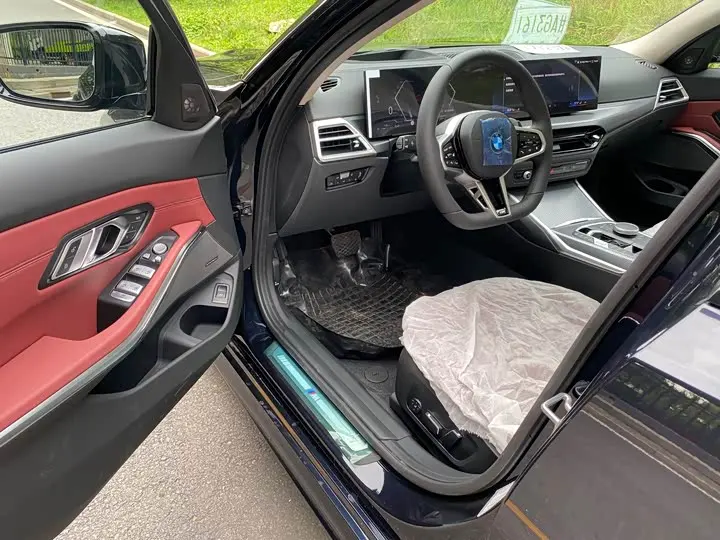 BMW 3 Series 2026 2026款 330Li M运动曜夜套装