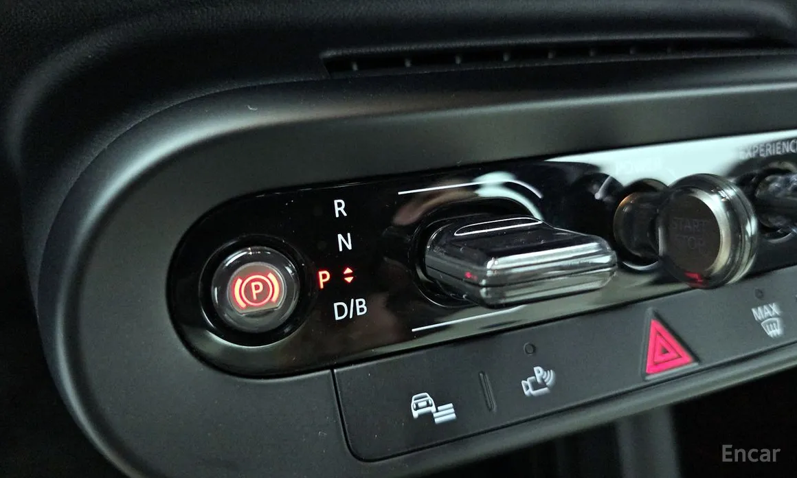 Mini Cooper 2025 SE Favoured