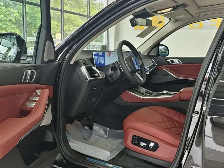 BMW X5 2026 2026款 xDrive 30Li 尊享型M运动曜夜套装