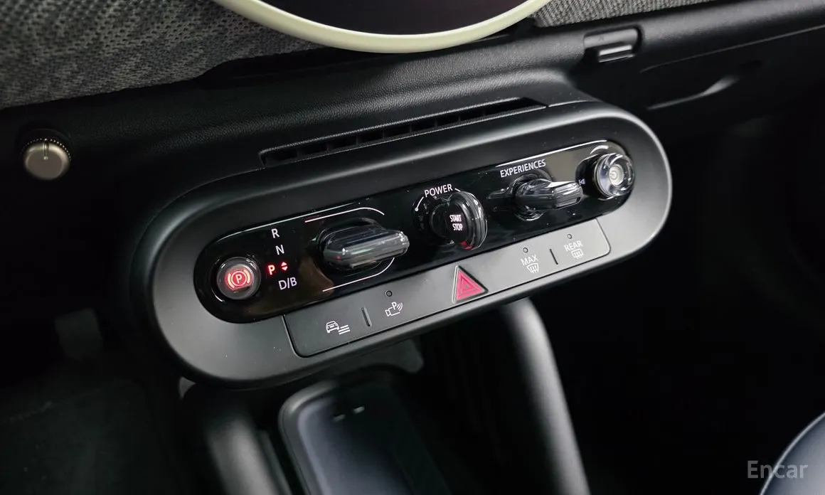 Mini Cooper 2025 SE Favoured