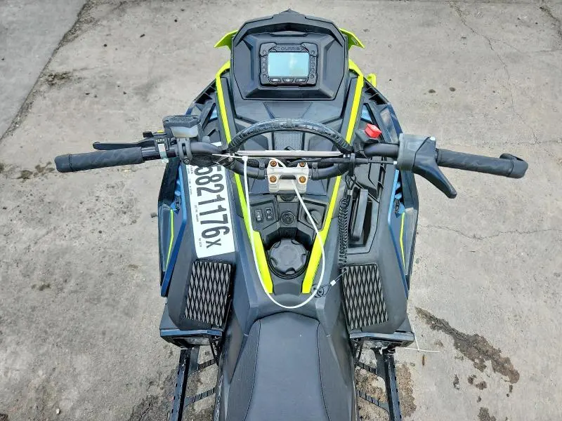POLARIS SNOWMOBILE 2023