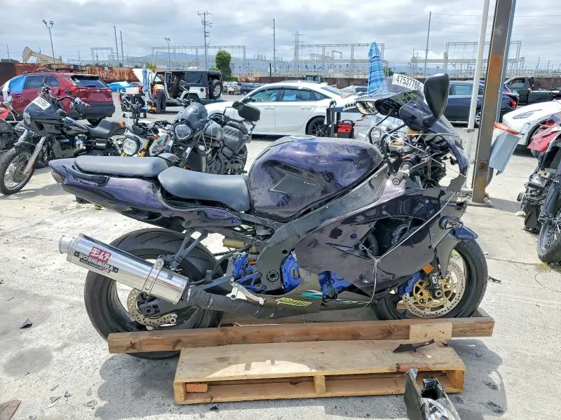 KAWASAKI NINJA 900 2000