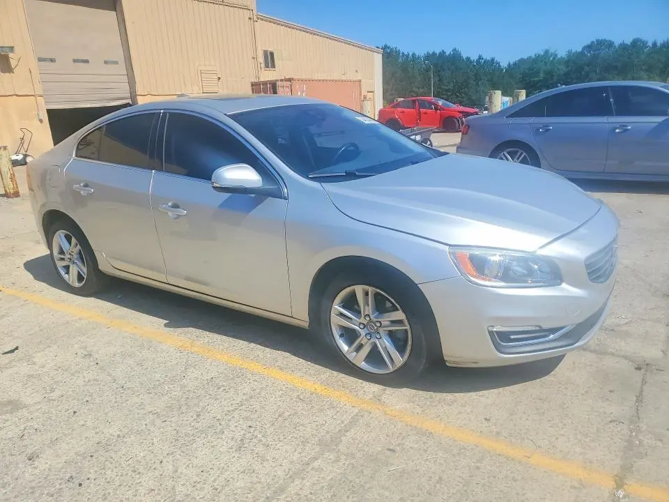 2015 VOLVO S60