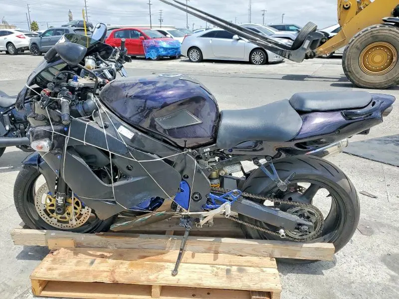 KAWASAKI NINJA 900 2000