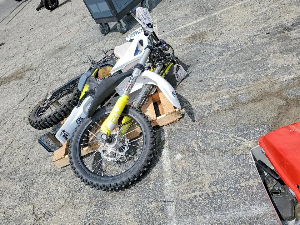 HUSQVARNA MOTORCYCLE 2020