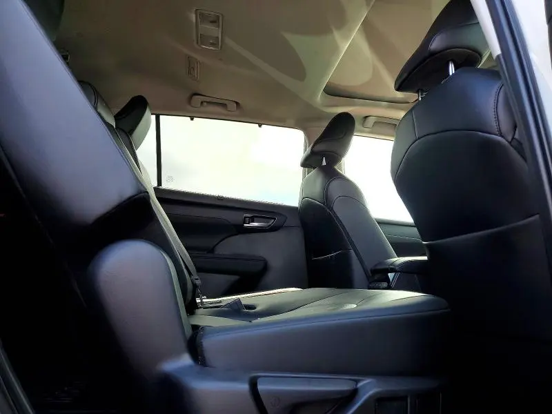 Фото 10 - TOYOTA HIGHLANDER