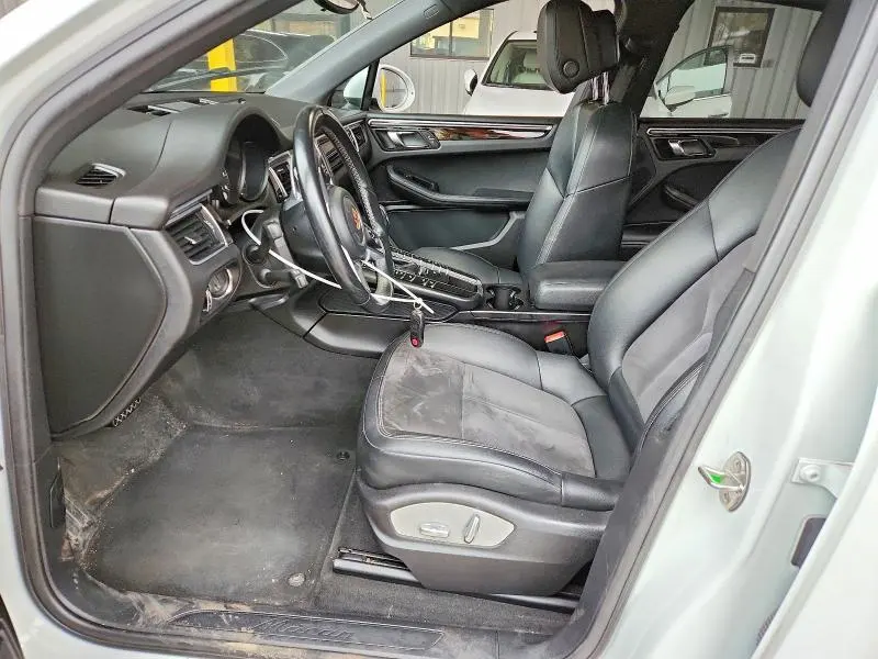 PORSCHE MACAN 2017 VIN WP1AA2A52HLB83398