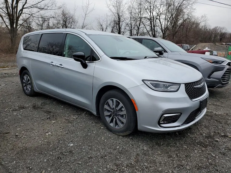 CHRYSLER PACIFICA 2024 VIN 2C4RC1S76RR141544
