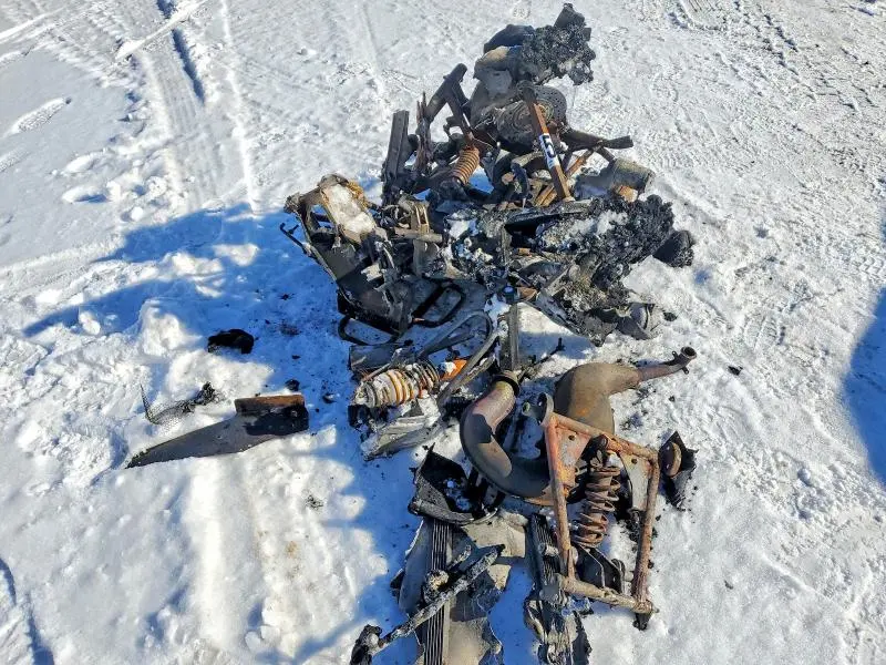 ARCTIC-CAT SNOWMOBILE 2000