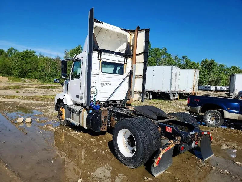 VOLVO VN 2017 VIN 4V4N39TG0HN977426