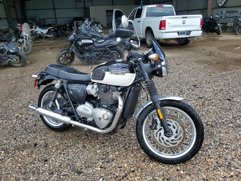 TRIUMPH BONNEVILLE 2024
