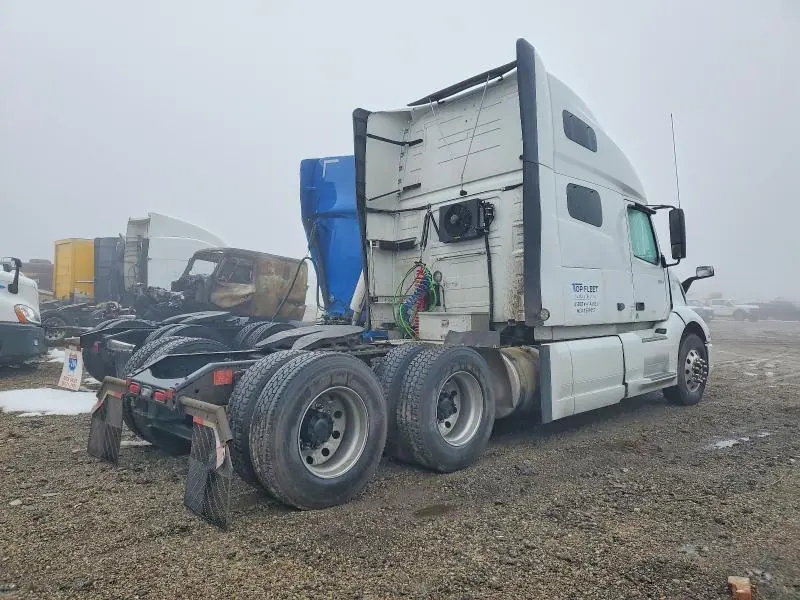 2020 VOLVO VN