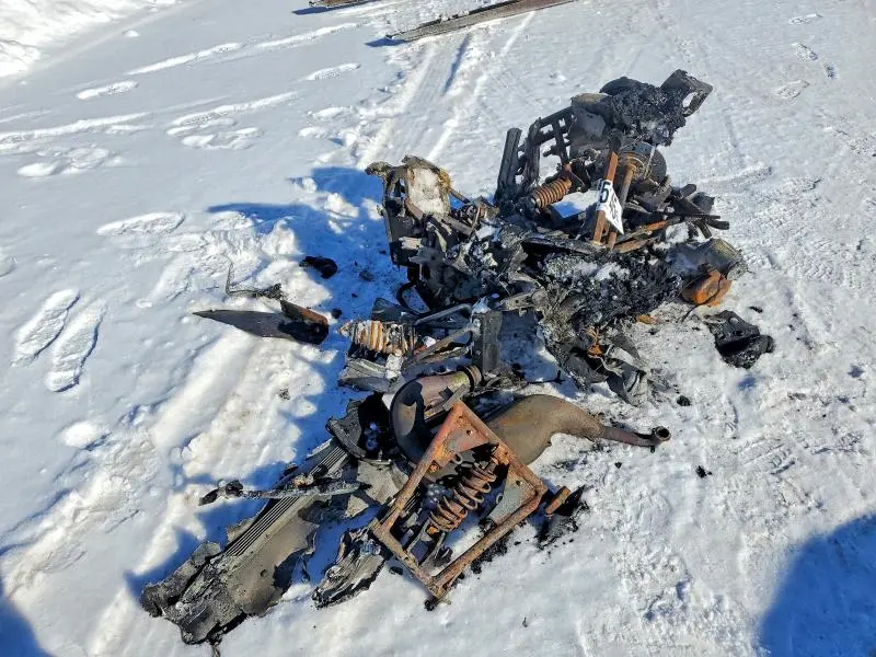 ARCTIC-CAT SNOWMOBILE 2000