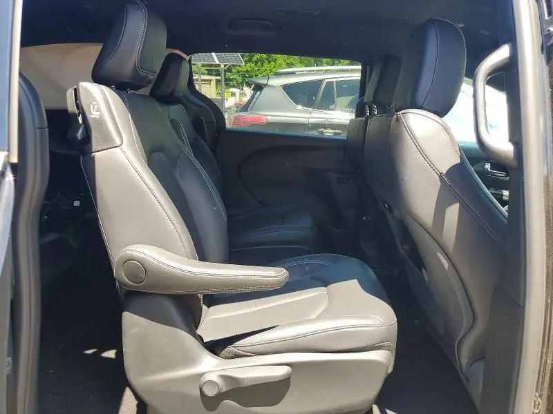 CHRYSLER PACIFICA 2025 VIN 2C4RC1S75SR573922