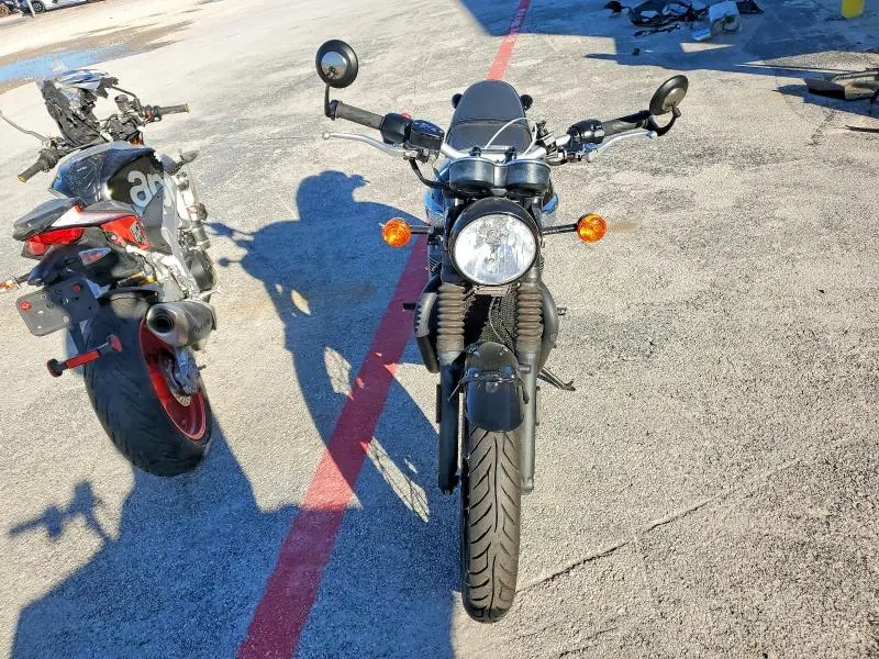 TRIUMPH BONNEVILLE 2018