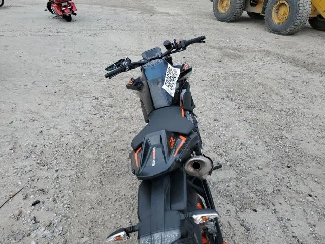 KTM 890 DUKE R 2023