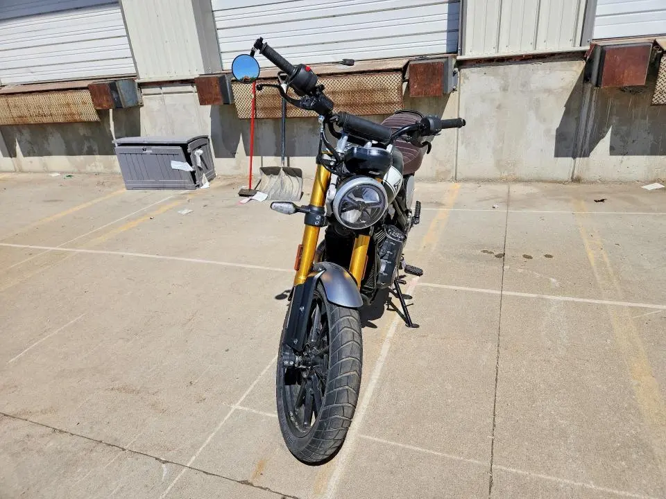 TRIUMPH SCRAMBLER 2025