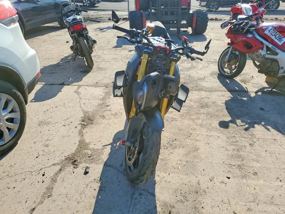 DUCATI STREETFIGH 2022