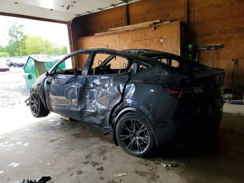 TESLA MODEL Y 2024 VIN 7SAYGDEE9RA318787