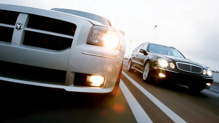 Мы не ожидали, что Magnum SRT8 и E55 AMG будут соперничать с Ferrari. Затем мы провели тест-драйв.