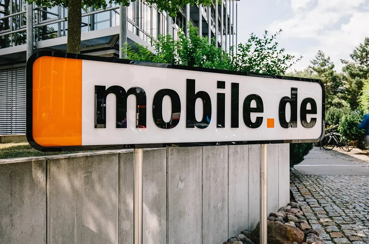 Логотип Mobile.de