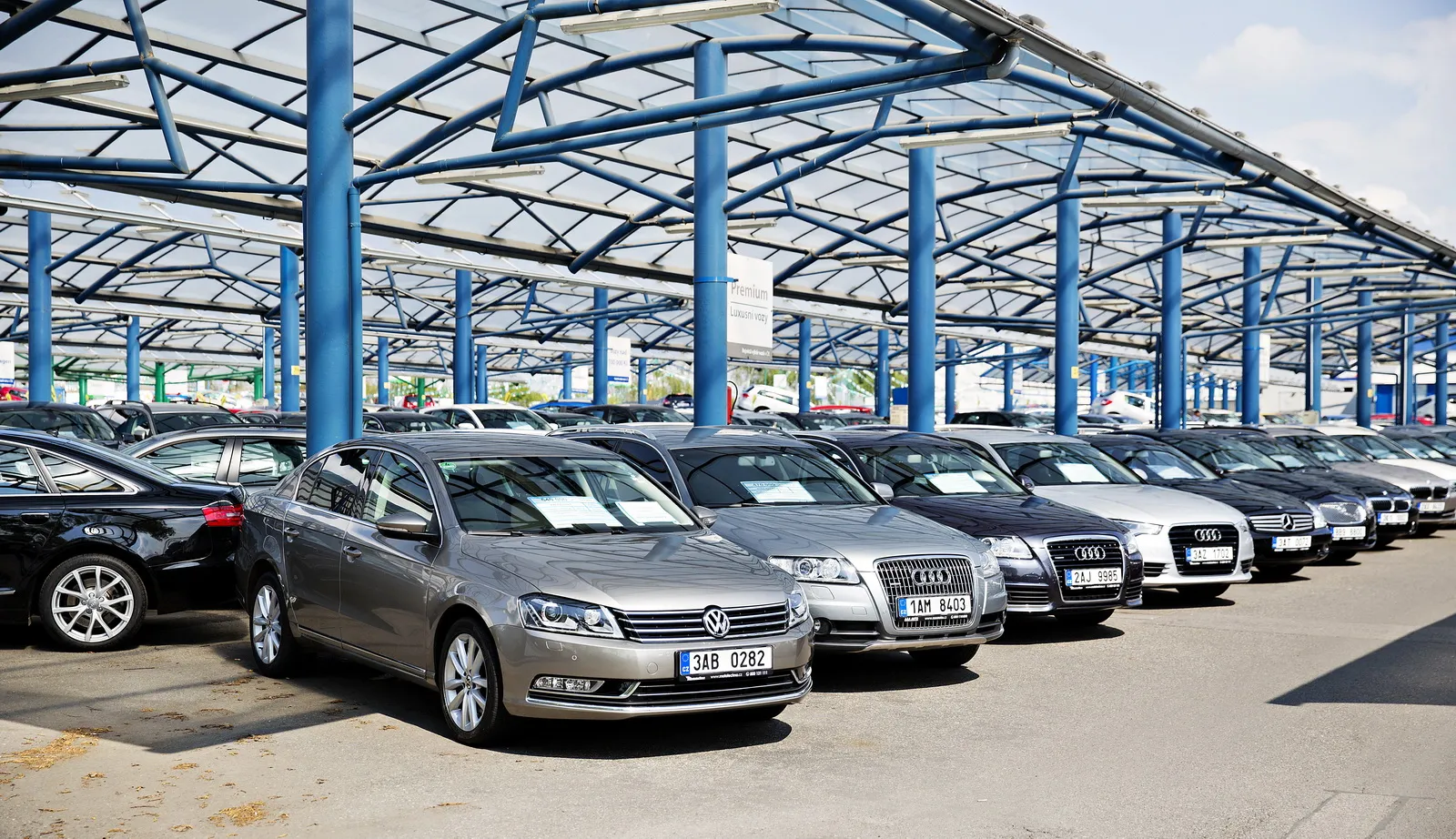 Логотип AUTO1.com